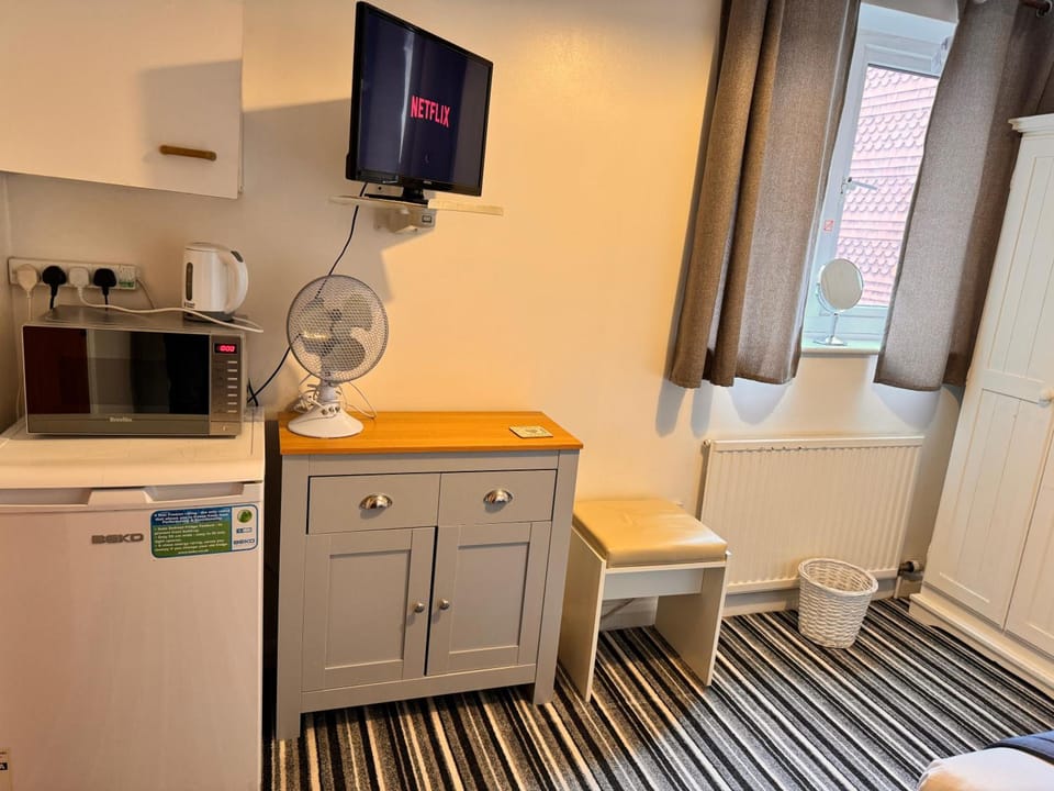 High Trees Guest House Gatwick Hotel in Horley