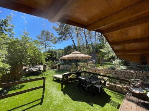 Magnifique Chalet avec jacuzzi 2P Mougins Lodge in Mouans-Sartoux