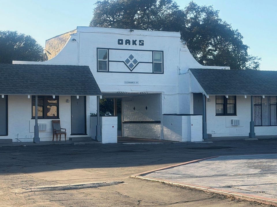 The Oaks Motel Hotel in Gilroy