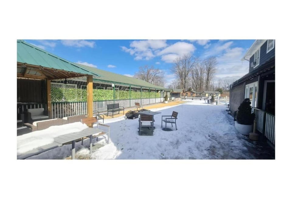 Werry's Cottages and Pub By OYO East Stroudsburg - Weekly Stays Hotel in Middle Smithfield