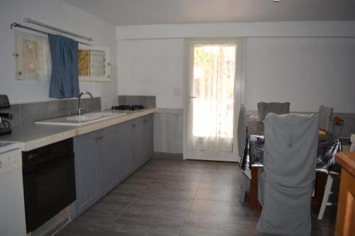 chambres d'hotes en rez de villa avec piscine Hotel in Antibes