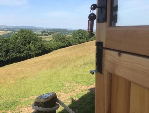 Oak Hut Wiveliscombe Lodge in Taunton Deane