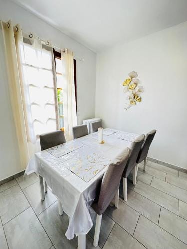 Petite chambre dans une maison Hostel in Île-de-France