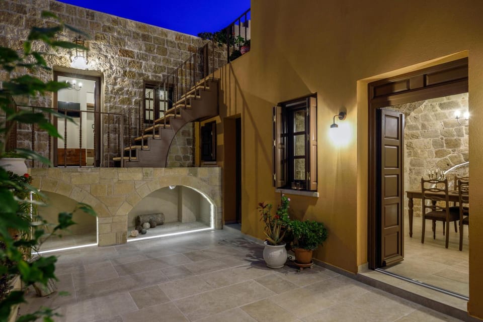 Spanish Knights Inn Hotel in Rhodes