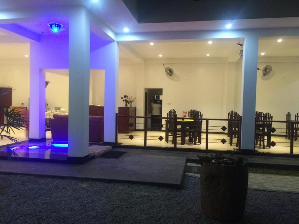 Aurora Hotel Hotel in Hikkaduwa