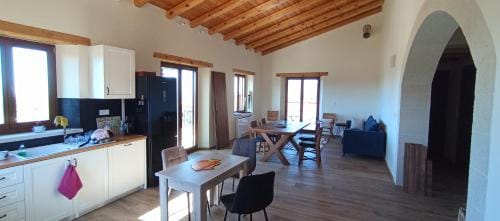 Summer Villa with sea view,6 min drive from airport, near Seitan Limania beach Lodge in Crete