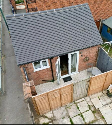 Cosy Cart Shed Hotel in Evesham