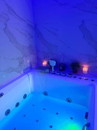 Suite With Private Jacuzzi Hotel in Wallonia, Belgium