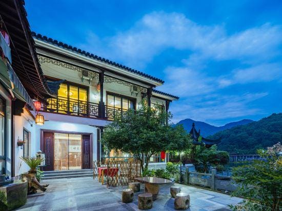 Floral Hotel ·Zuiling Shaoxing Wangtan Hotel in Hangzhou