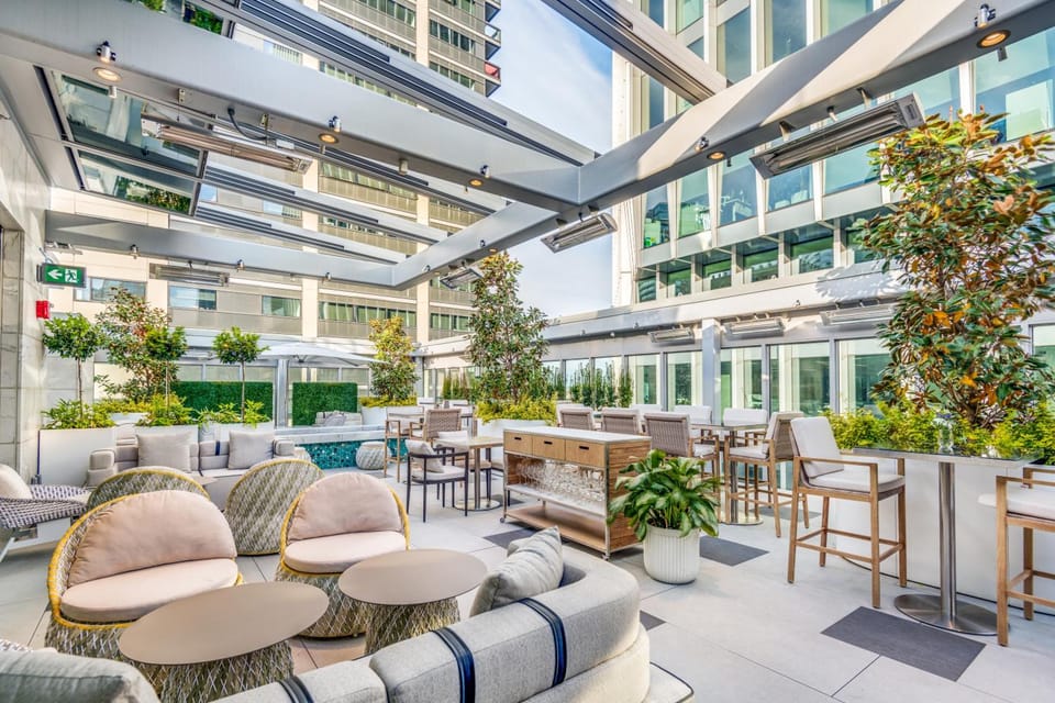 AZUR Legacy Collection Hotel Hotel in Vancouver