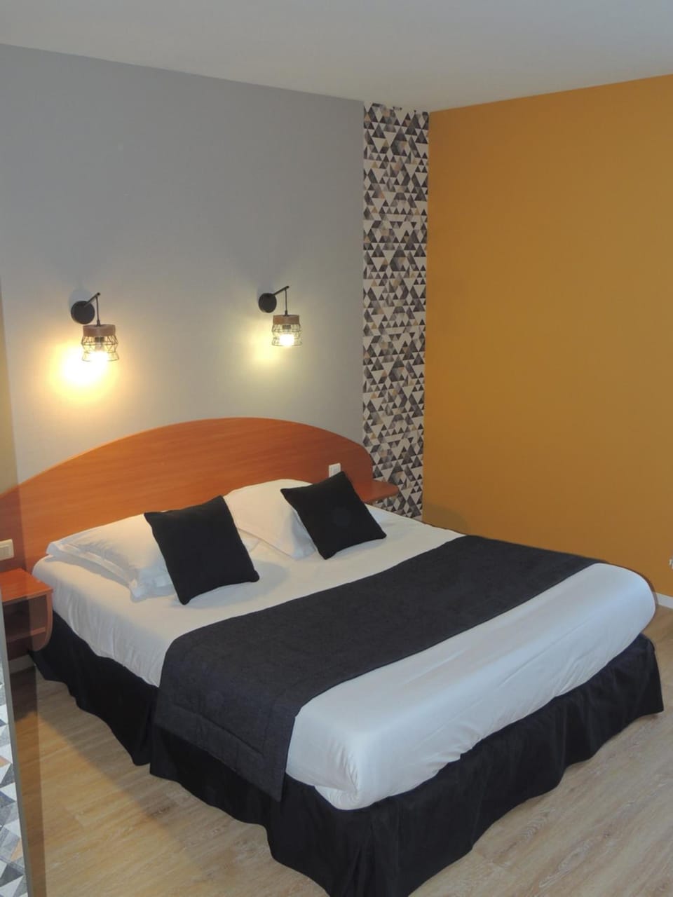 LOGIS Hotel LES 3 MARCHANDS Hotel in Bressuire