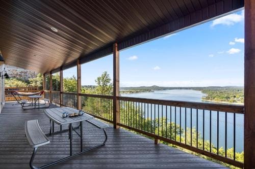 Red Cub Lodge at Table Rock Lake Lodge in Table Rock Lake