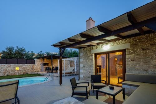Stavromenos Villas - Private Pools & Seaview - 500m from Beach Hotel in Crete