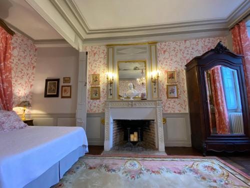Chateau de Colombe Hotel in Centre-Val de Loire