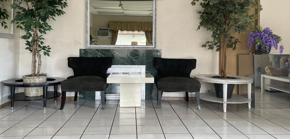 Grand Inn Hotel in Fullerton