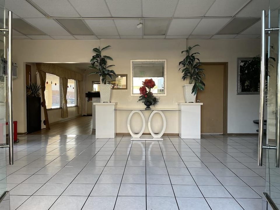 Grand Inn Hotel in Fullerton