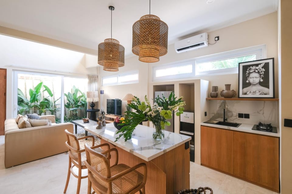 Perempuan Villas - 4 Minutes Walking to Pererenan Beach Hotel in North Kuta