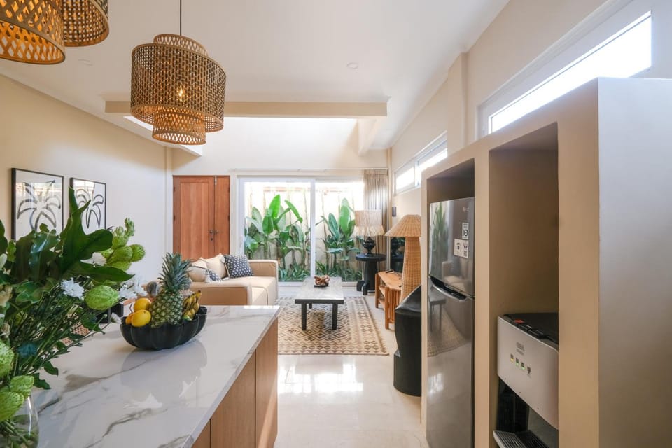 Perempuan Villas - 4 Minutes Walking to Pererenan Beach Hotel in North Kuta