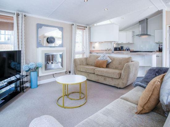 Manor 5 Lodge - 2 Bedroom Lodge - Pendine Hotel in Wales