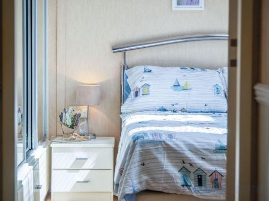 Manor 5 Lodge - 2 Bedroom Lodge - Pendine Hotel in Wales