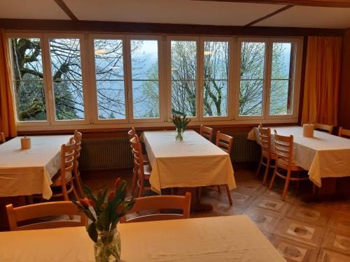 Sonnenhof - Wengens Original Kurhaus Hostel in Lauterbrunnen