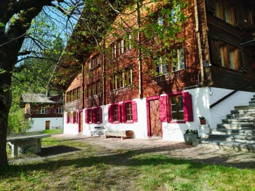 Sonnenhof - Wengens Original Kurhaus Hostel in Lauterbrunnen