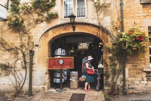 Relax and unwind at Windrush Lodge Hotel in Swindon