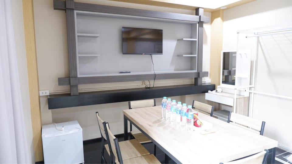 Shi-ro-i Poshtel Hotel in Thailand