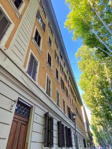 Queen of Rome Luxury Rooms Hotel in Rome