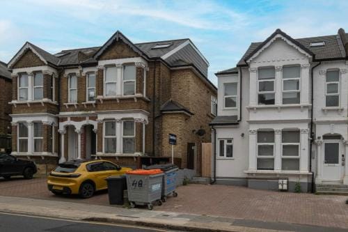 West Hendon Apt. Near Station With Parking 03 Hotel in Edgware