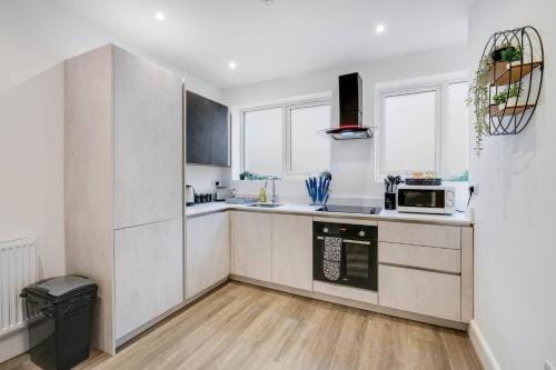 West Hendon Apt. Near Station With Parking 03 Hotel in Edgware