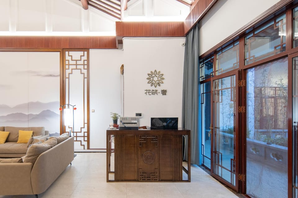 Floral Lux Hotel·Yangshan Taohua Shili Homestay Hotel in Suzhou