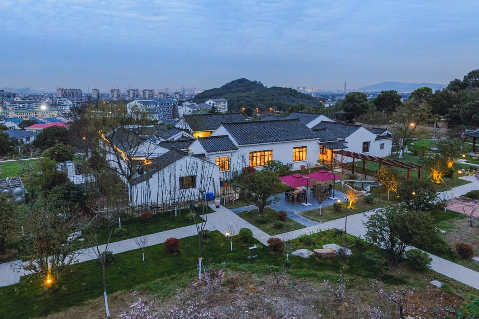 Floral Lux Hotel·Yangshan Taohua Shili Homestay Hotel in Suzhou