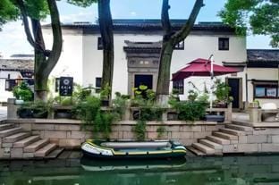 Floral Lux Hotel· Tongli Mingyuan Homestay Hotel in Suzhou