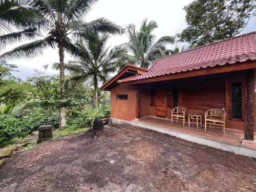 Gempinis Coffee Shop and Villa Hotel in East Selemadeg