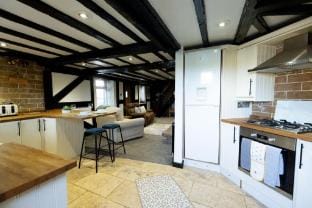 Classic 2 Bed Cottage with Fire Place   Bath TV Hotel in Allerdale District
