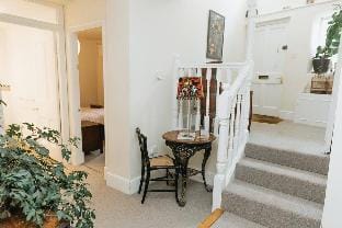 SUNNYSIDE APARTMENT    SPACIOUS 2 BEDROOM ACCOMMODATION LOCATED IN KENDAL WITHIN THE BEAUTIFUL LAKE  Hotel in England