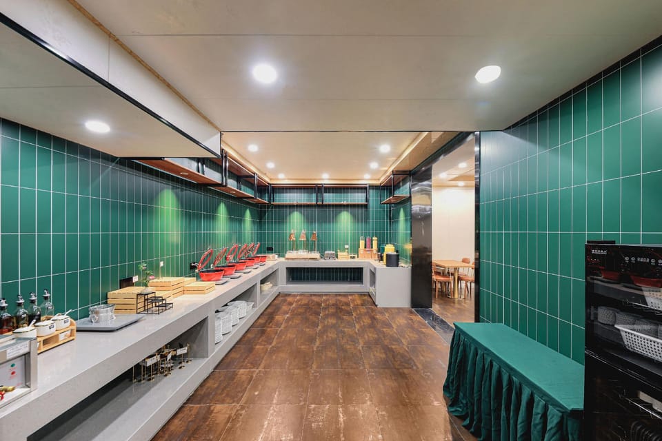 James Joyce Coffetel Xishuangbanna Poshui Square Manjinglan Ancient City Hotel in China