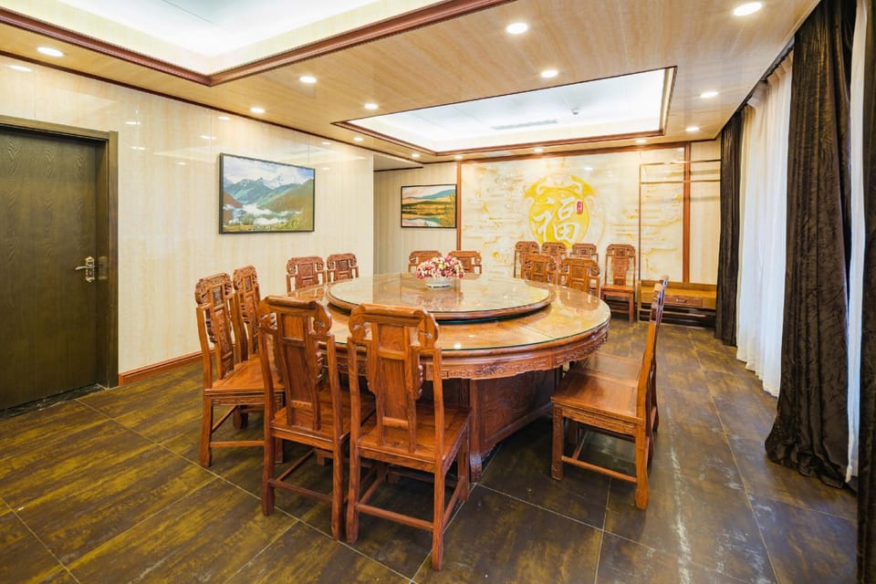 James Joyce Coffetel Xishuangbanna Poshui Square Manjinglan Ancient City Hotel in China