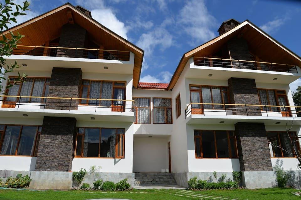 Ivaan Cottages X Mount Ville, Burwa, Manali Resort in Himachal Pradesh