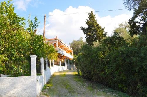 Holiday House Letta in a very quiet location - Agios Gordios Beach Hotel in Corfu, Greece