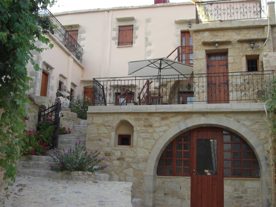 Patriko Traditional Stone Houses Apartment hotel in Crete