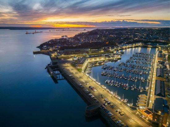 Beach Haven Hideout - 2 Bedroom - Milford Haven Hotel in Wales