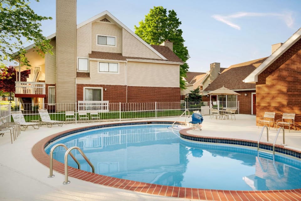 Hawthorn Suites by Wyndham Tinton Falls Hotel in Tinton Falls