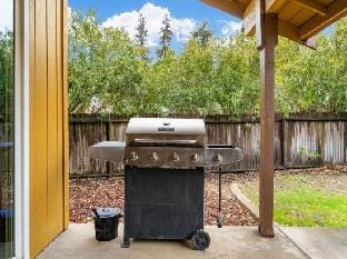 Sacramento Gem w/ Cozy Wood Fireplace, BBQ Grill Hotel in North Highlands