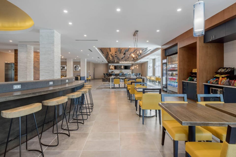 Cambria Hotel Mount Pleasant - Charleston Hotel in Shem Creek