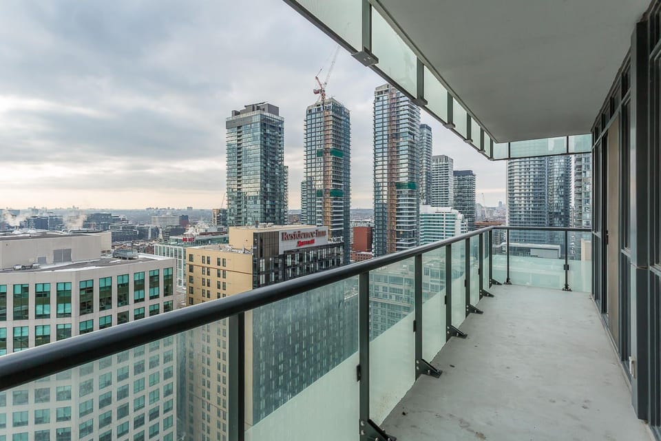 Toronto Rooms and Suites Hotel in Toronto