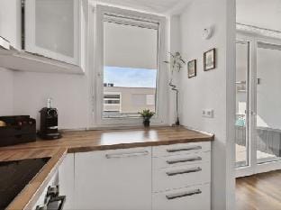 EXQUIS 2BR Luxury Apt. ROLF BENZ | Parking | Centre | Kitchen | Pick-up Service Airport Hotel in Böblingen