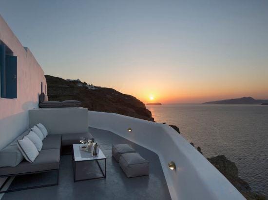 Akrotiri Cove Hotel in Santorini