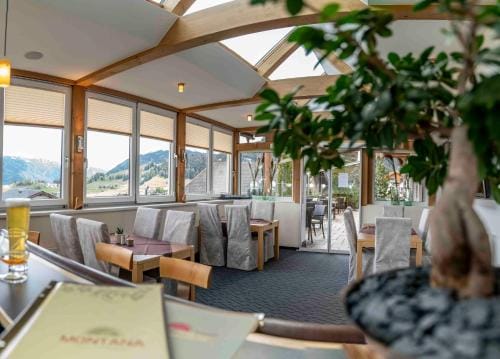 Hotel Montana Hotel in Serfaus